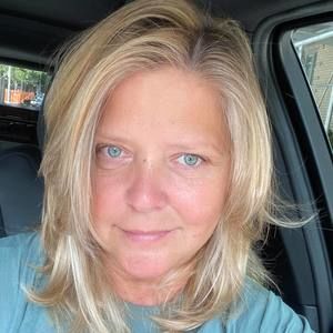 Meet your Posher, Larisa